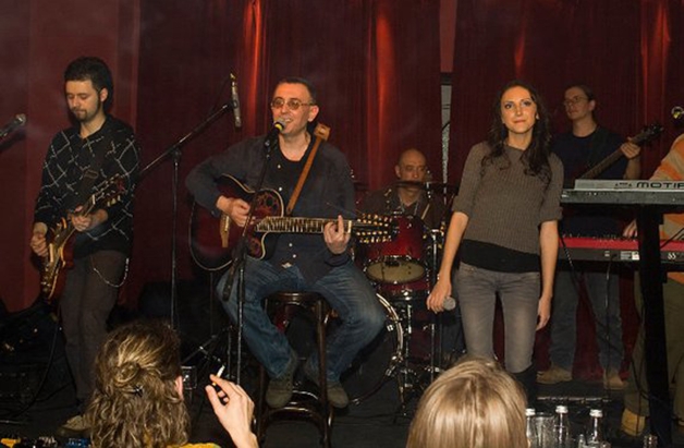 Trupa Taxi, terapie cu "Cele 2 cuvinte"