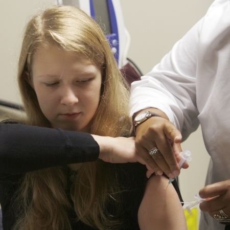 Analiza care vede cancerul mai bine decât Papanicolau