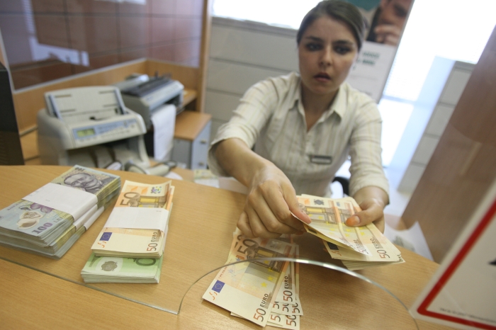 Cât profit poate face o bancă în România