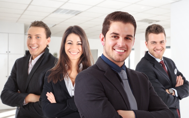 Cum îşi pot face companiile angajaţii fericiţi