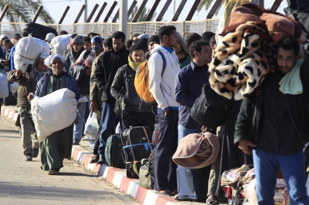 Marea fugă din Libia: cei săraci rămân în urmă