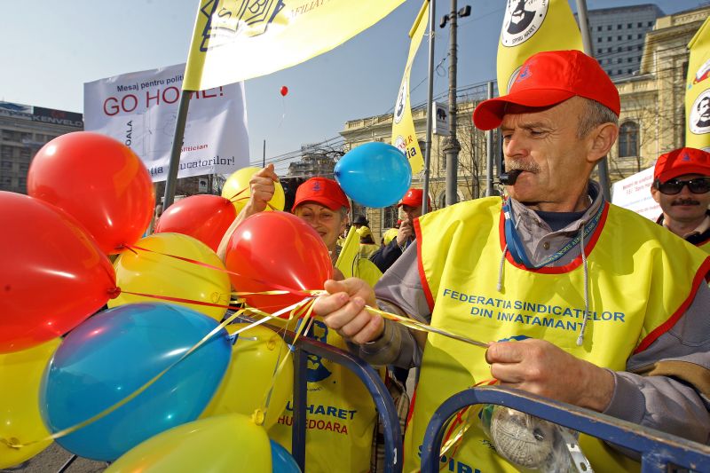 Profesorii din Botoşani şi Suceava vor picheta Ministerul Educaţiei