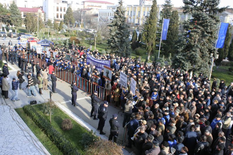 Protest al militarilor în rezervă. Doar 2.000 din cei 10.000 de participanţi anunţaţi au apărut | VEZI IMAGINE 360°