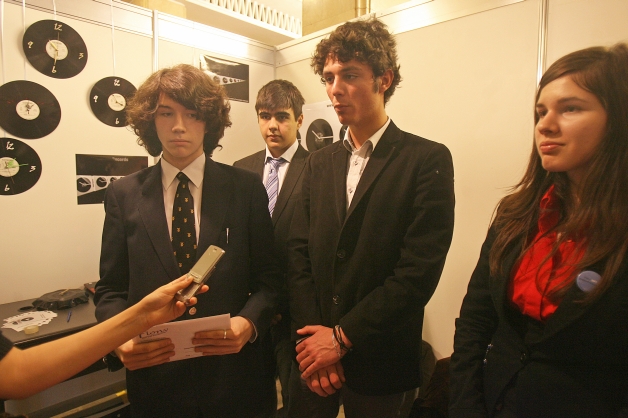 Afaceri de liceu: ceaiuri calde şi geci cu rucsac