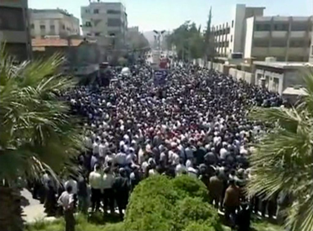 Armata siriană a intrat cu tancurile peste protestatari