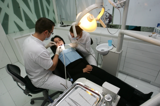 Cât plătesc străinii pentru a se trata în clinicile româneşti