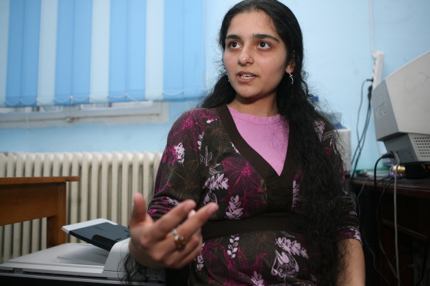 "Ce bine înveţi, nici nu zici că eşti ţigancă!"