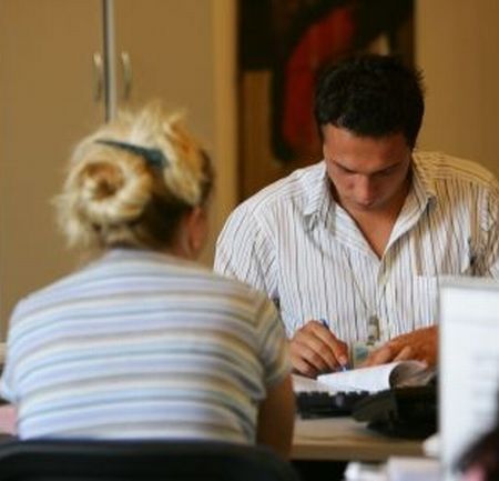 Cei cu credite Prima casă se pot trezi clienții altor bănci