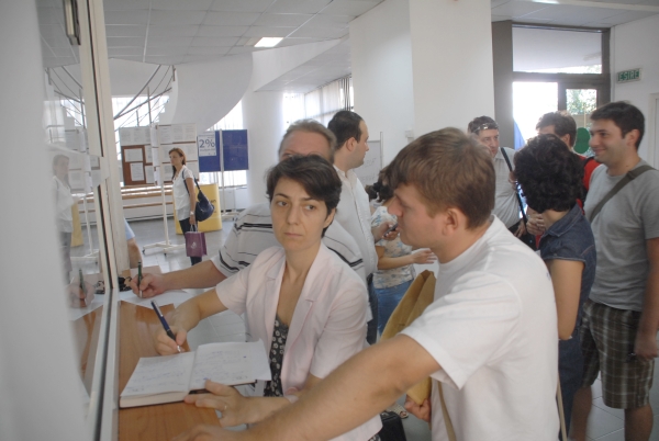 Culmea fiscalităţii: plăteşti pentru maşina pe care nu o mai ai