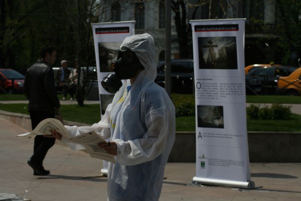 Expoziţie foto despre tragedia de la Cernobâl în Piaţa Universităţii