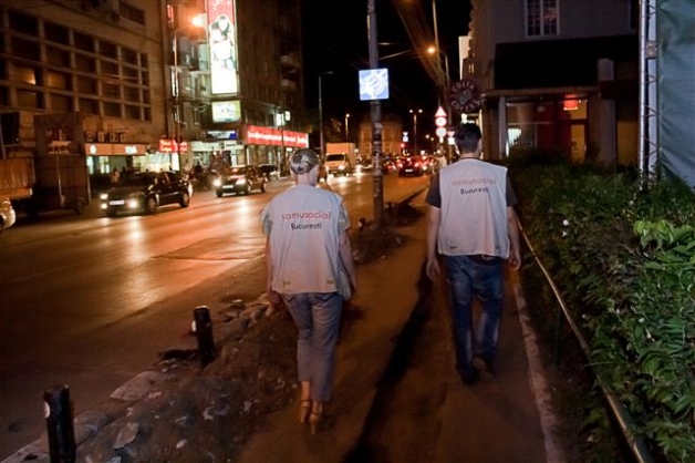 Fascinanţii oameni care îşi poartă viaţa în „garsoniere”