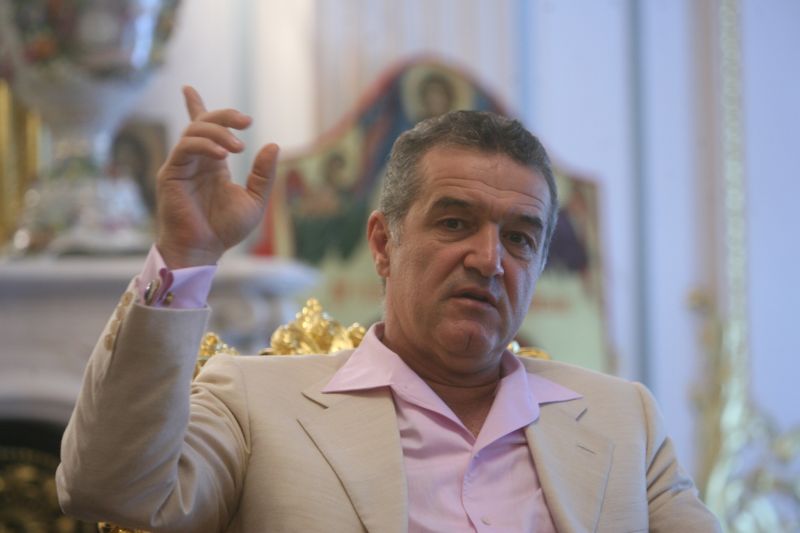 Gigi Becali îi instigă pe suporteri să se bată!