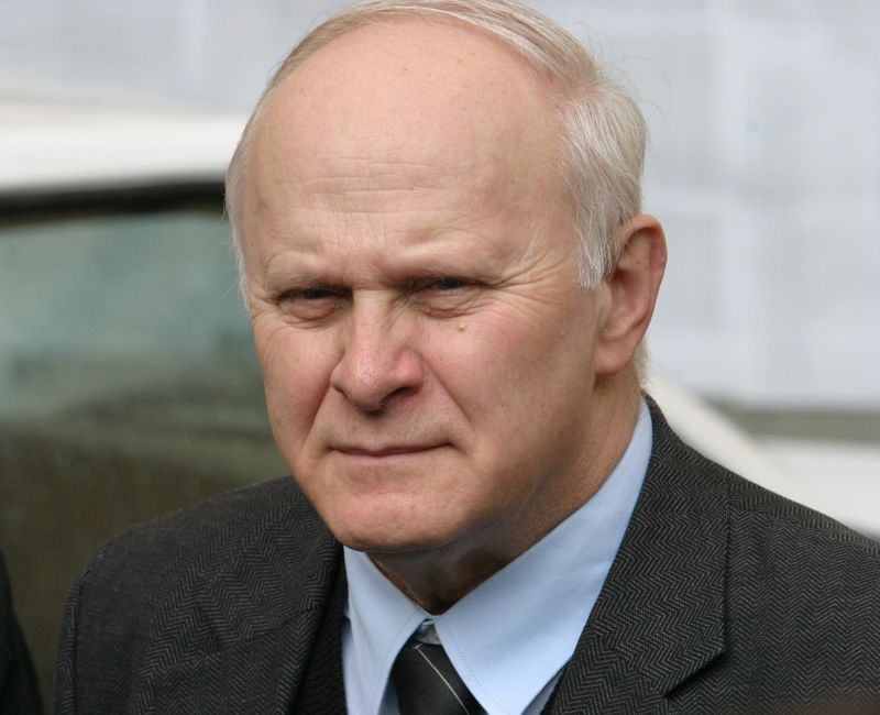 Preotul care recunoaşte că a fost plătit de Securitate