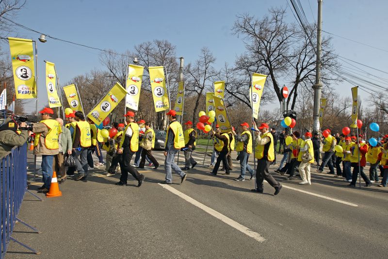 Profesorii vor salarii mărite în acest an, altfel vor cere dobândă