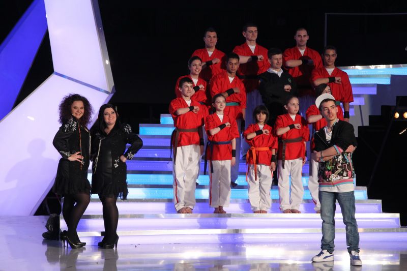 ROMÂNII AU TALENT. Adrian, hip-hop-erul, Cristina şi Alina, vocile de aur, şi grupul Akikai, în finală