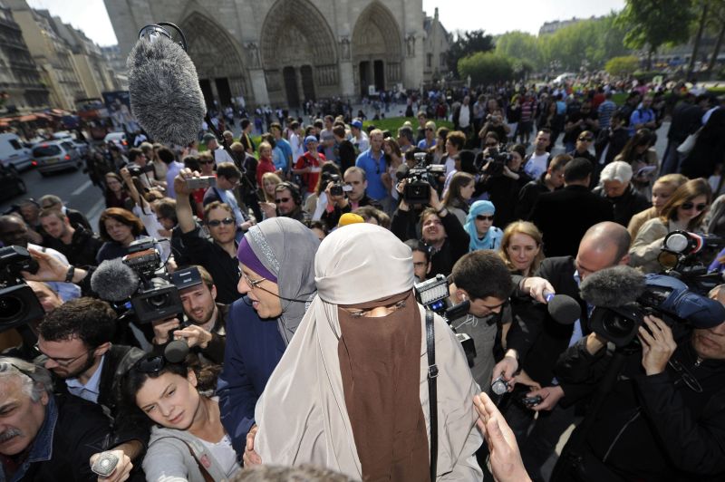 Un văl prea lung în laica Franţă