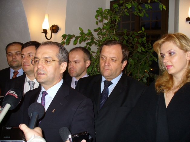 Alba Iulia: Întâlniri PDL în spatele porţilor închise
