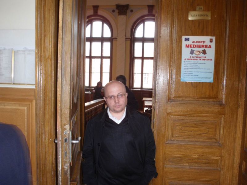 Avocat arestat pentru trafic de influență: 10.000 de euro ca să intervină la judecătorii de la Curtea supremă