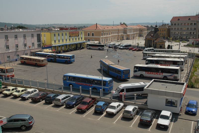 Carabulea a scumpit ilegal tarifele pe maxi-taxi