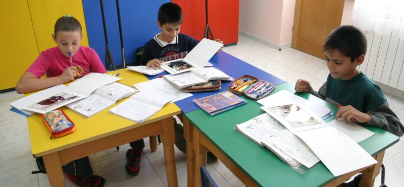 Câţi orfani pot fi adoptaţi în România şi câte familii pot deveni părinţii lor