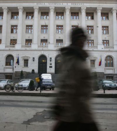 Ce spune Isărescu despre leu, adoptarea euro şi creditele în valută