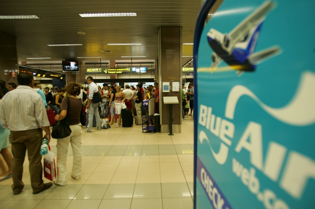Clienţi păcăliţi cu bilete ieftine de avion