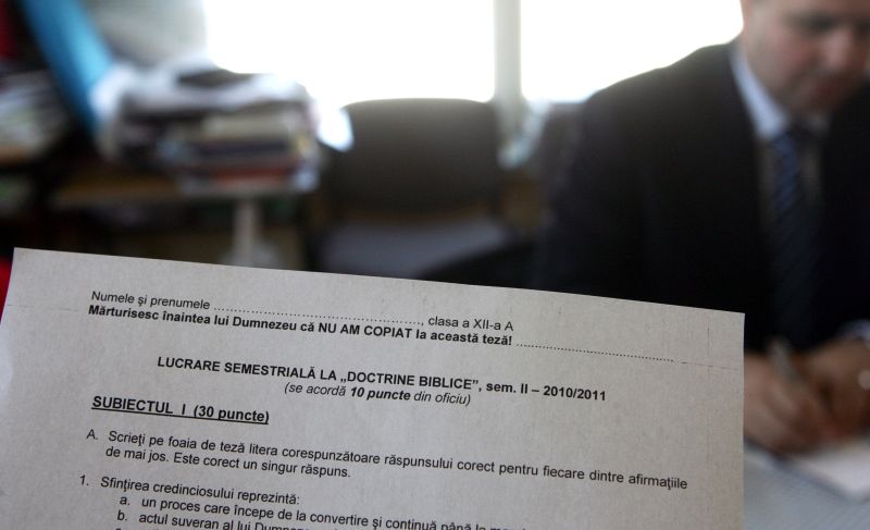 Elevii Liceului Baptist, puşi să recunoască faţă de Dumnezeu dacă au copiat