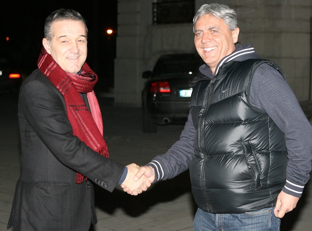 Gigi Becali devorează şi slugi, şi caractere tari