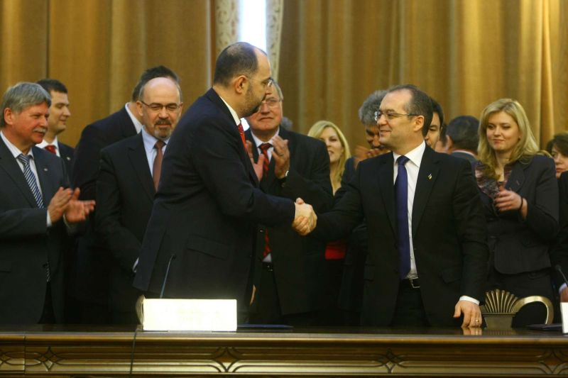 Liderii Coaliţiei au mandatat Guvernul să impună taxa auto la prima vânzare