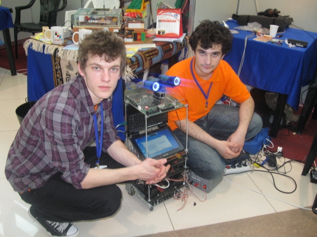 Lupte sumo între roboţi, la Infomatrix