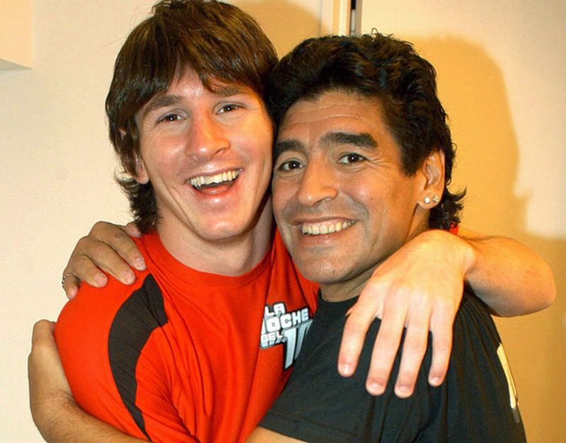 Messi-Maradona, duelul uriaşilor din fotbal | VIDEO