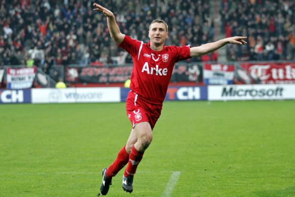 Nebunie în Olanda. Ajax şi Twente joacă "finala"
