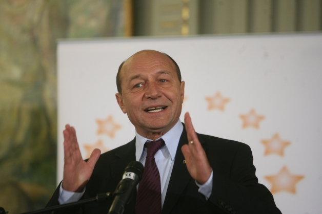 Regizorul piesei "Blonda, chiorul şi piticul" recunoaşte că titlul a fost o manevră de marketing