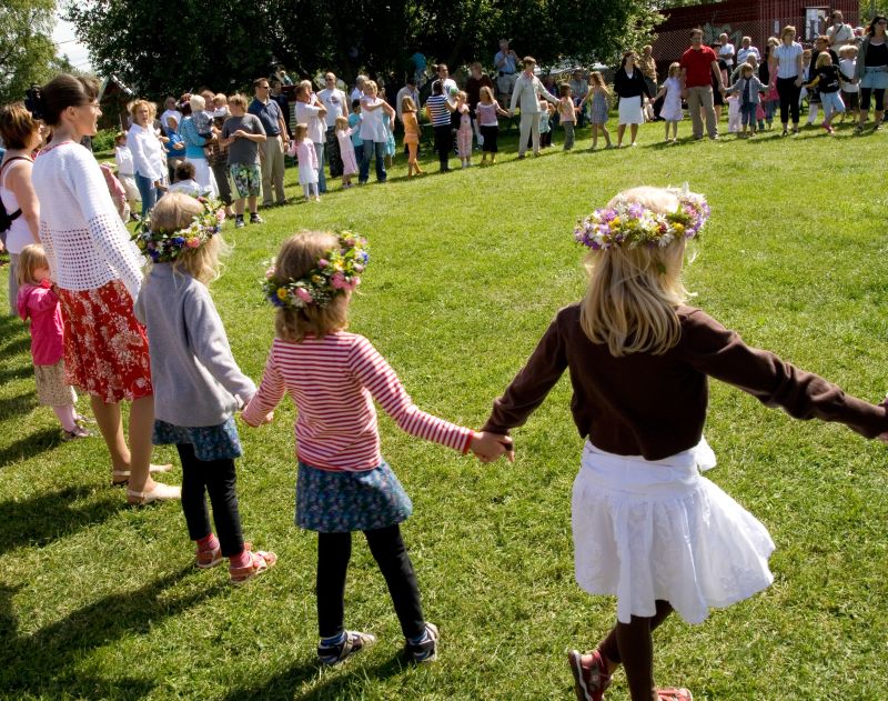 Stă prea mult pe messenger? Cât te costă să-ţi rupi copilul de la calculator