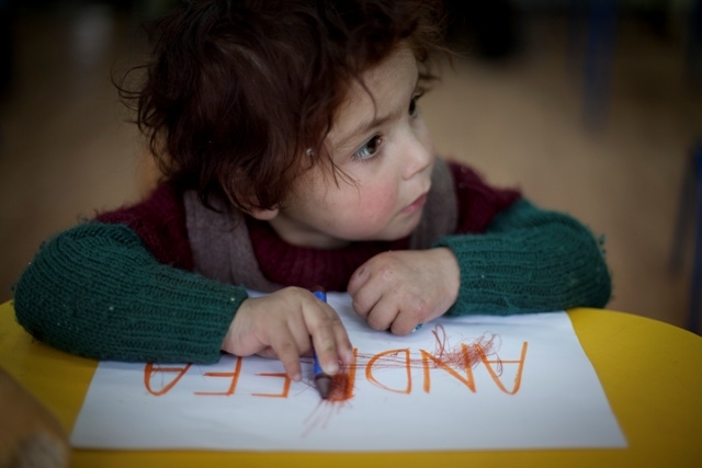 Tichetele sociale îi fac pe părinţi să-şi trimită copiii la grădiniţă