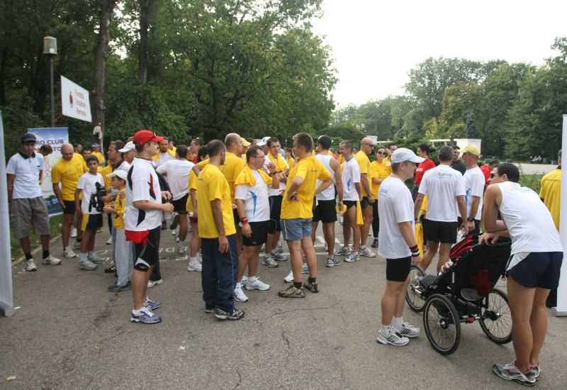Tinerii români - ultimii la sport, primii la distracţie