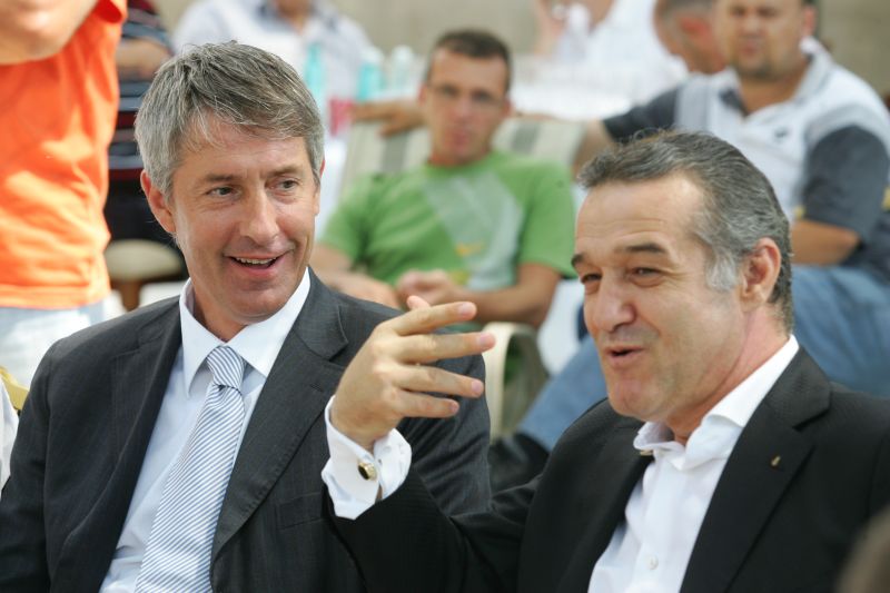 Antrenorii fug de Gigi ca dracu’ de tămâie!
