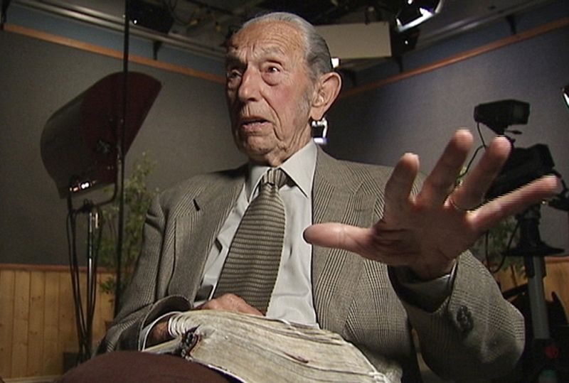 Apocalipsa la persoana întâi: "Profetul" Harold Camping a făcut atac cerebral