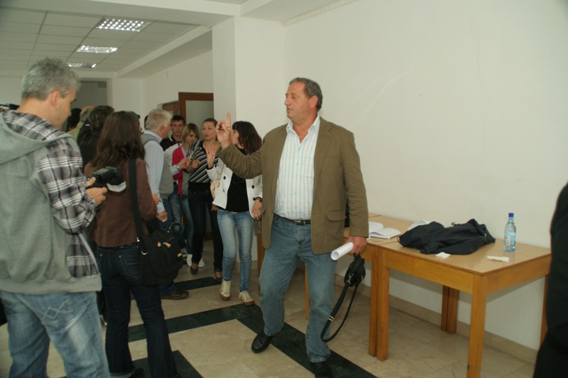 Bacalaureat 2011. Scandalul fiţuicilor servite de la Geoagiu: toate erau scrise de o singură mână. Al cui e scrisul?