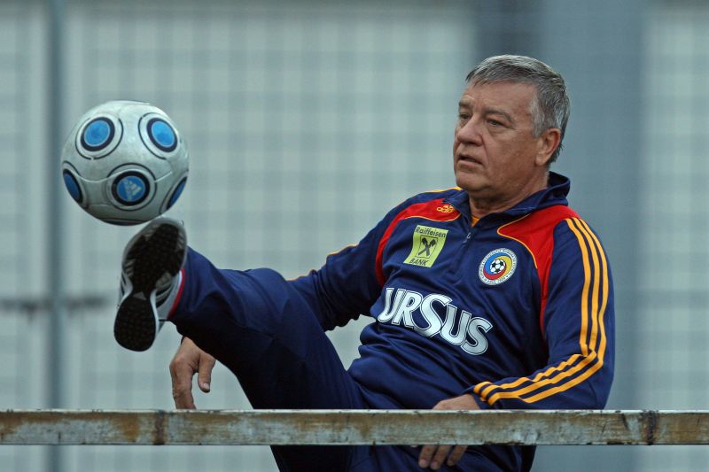 Ce urmăreşte Mircea Sandu prin aducerea lui Gică Hagi