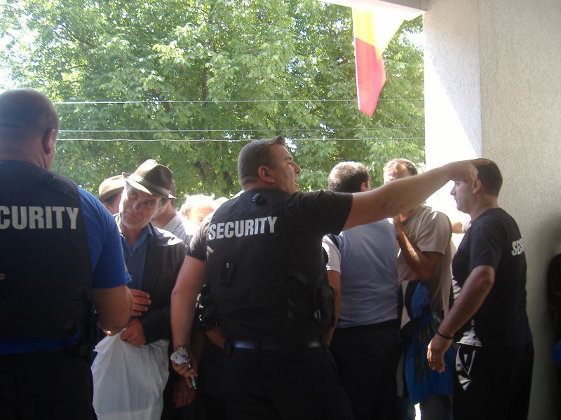 Fermierii ieşeni s-au bătut ca să primească subvenţii. Au venit toţi în ultima zi