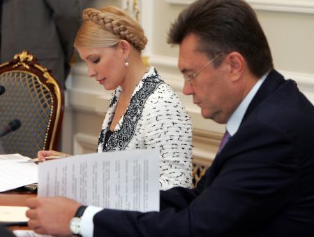 Fostul premier ucrainean Iulia Timoşenko, în boxa acuzaţilor