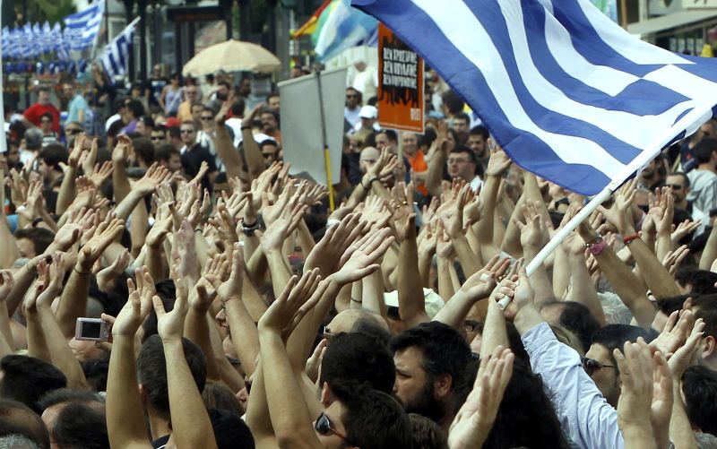 Grevă generală şi violenţe în Grecia. Premierul vrea guvern de uniune naţională