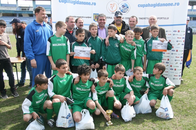 Hagi nu vine în Giulești