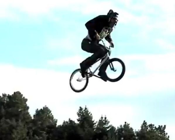 Nebunie curată, cel mai spectaculos salt cu bicicleta | VIDEO