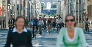 Noi piste de biciclete la oraș, printre vaci și boi