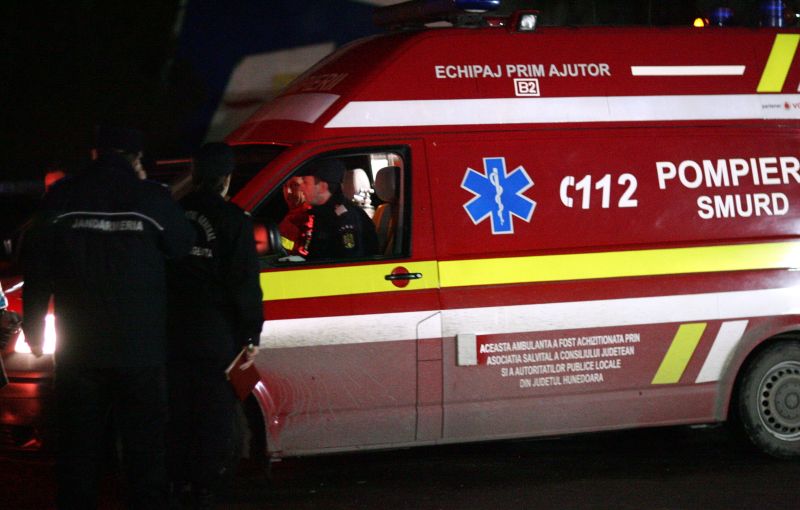 O infirmieră a căzut de la etaj în timp ce spăla geamurile