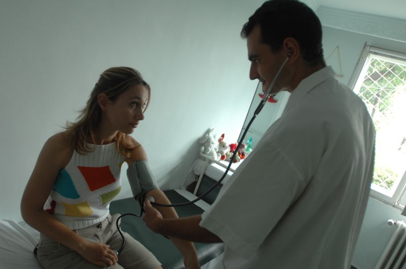 Oprescu va propune scăderea redevenței plătite de medicii de familie pentru cabinete