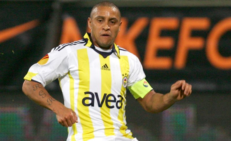 Roberto Carlos a părăsit terenul după ce a fost atacat cu o banană