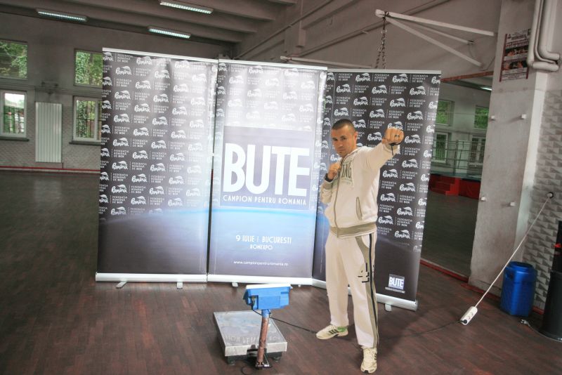 Singurul român care s-a luptat cu Mendy: „Lovește foarte murdar!”